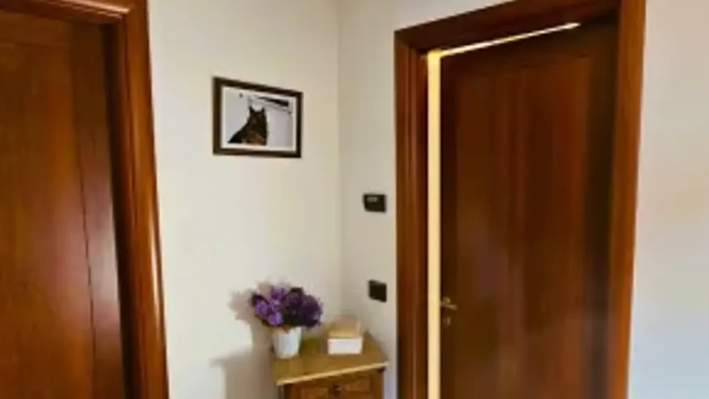 Esik - Rustic-Style Flat with Balcony in Guastalla