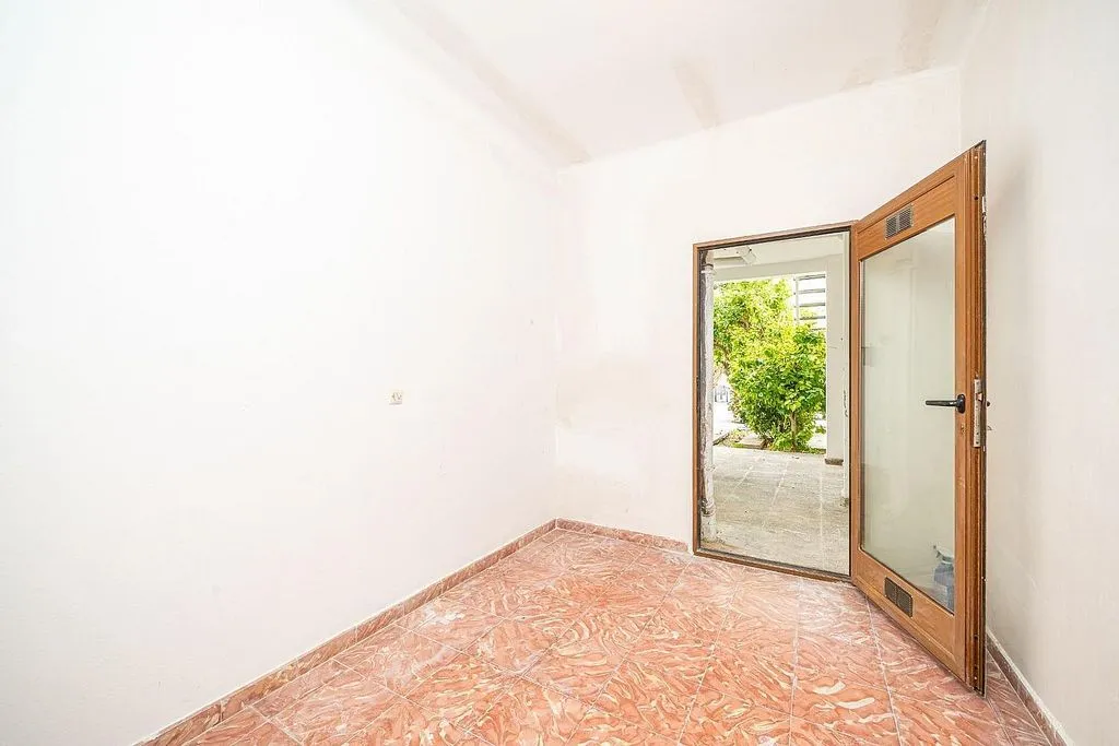 Toad - Ground Floor Flat with Terrace in Ciudad Jardín