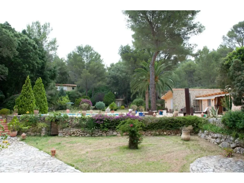 Bassein - Rustic Chalet with Pool in Formentor