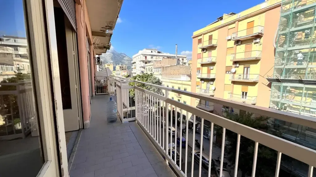 Balcone - Apartment with Balcony in Palermo