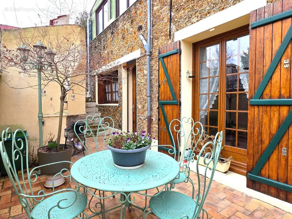 Terrasse - Maison de Ville en Pierre avec Jardin au Centre Bourg