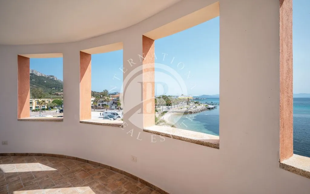 Terrass - Beachfront Apartment with 360° Views in Golfo Aranci