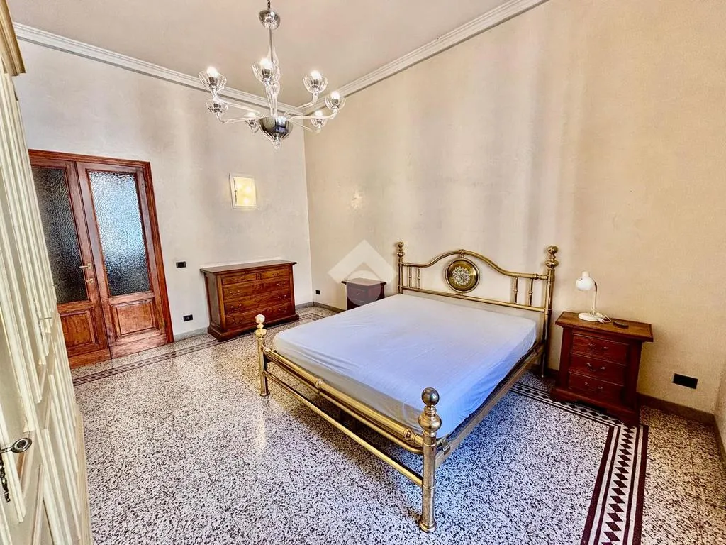 Chambres - 1930s Apartment with Balcony in Florence