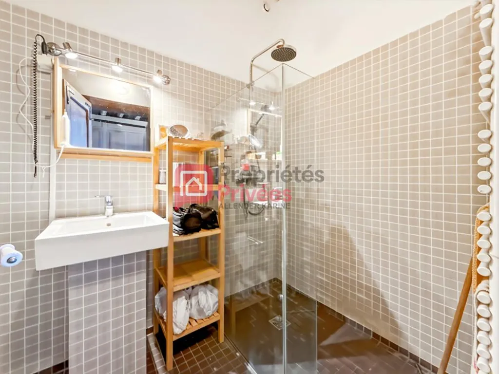 Salles de bain - Maison avec Deux Habitations et Grand Terrain à Sergines