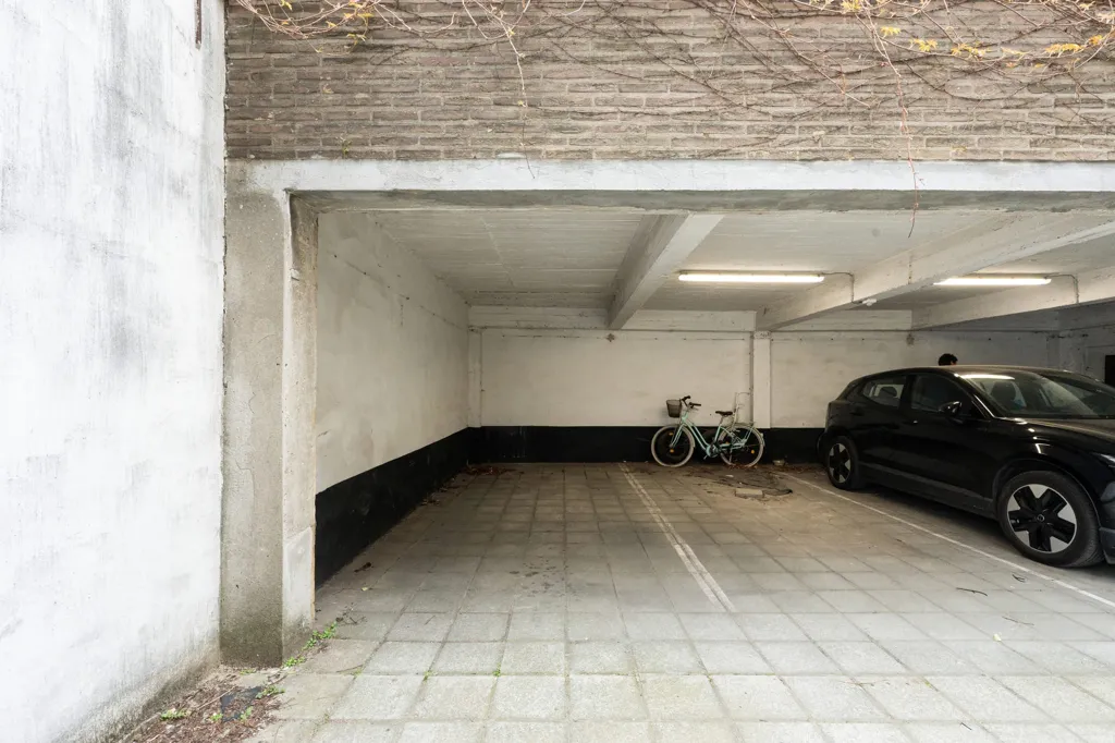 Garage - Renovated Flat with Terrace in Central Antwerp