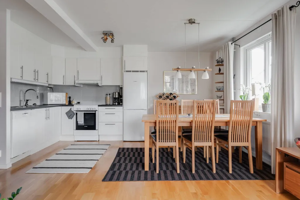 Söögituba - Renovated Three-Bedroom with Balcony in Bergdalen