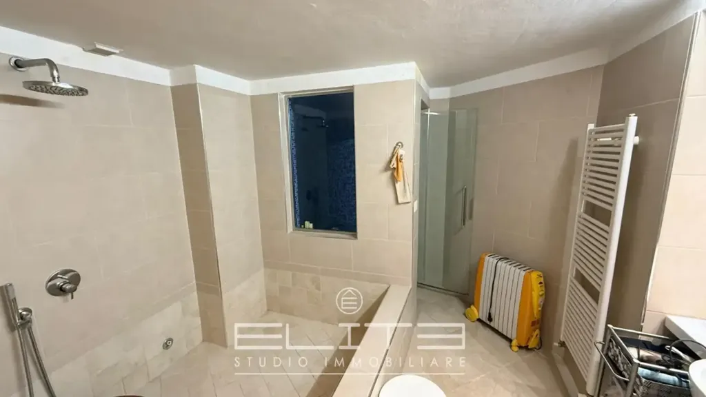 Salles de bain - Rustic Loft with Private Garden in Ancona