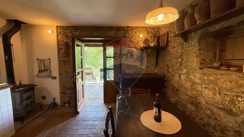 Salle à manger - Rustic Stone Cottage with Panoramic Views in Bagni di Lucca