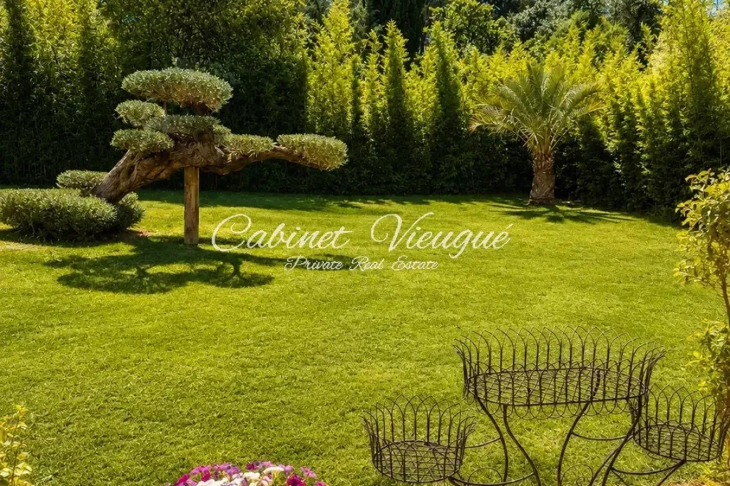 Aed - Prestigious Villa with Pool in Grimaud