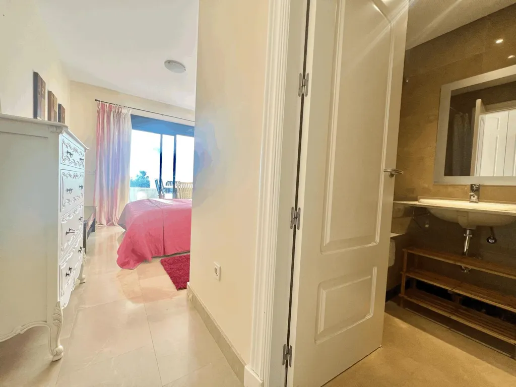 Salles de bain - Beachfront Apartment with Sea Views in La Alcaidesa
