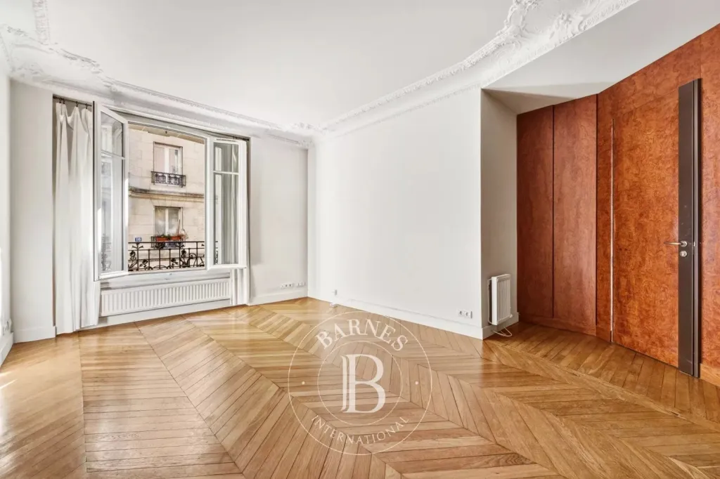 Rooms - 2-Bedroom Parisian Flat with East-West Exposure