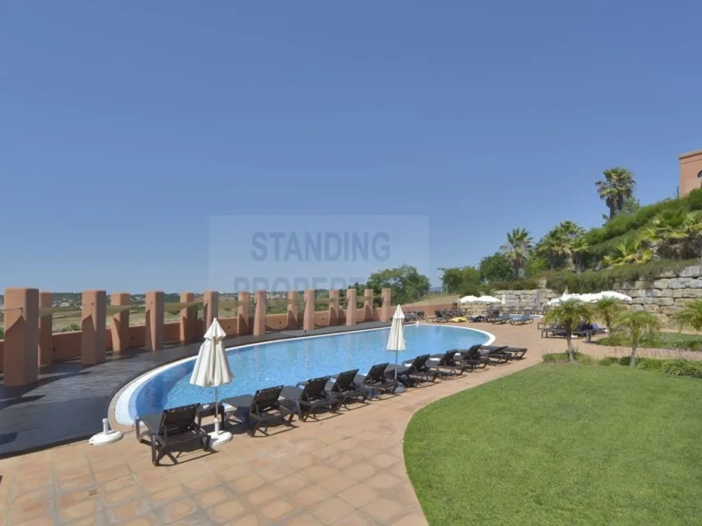 Piscine - Luxury Duplex with Golf Views in Alcantarilha