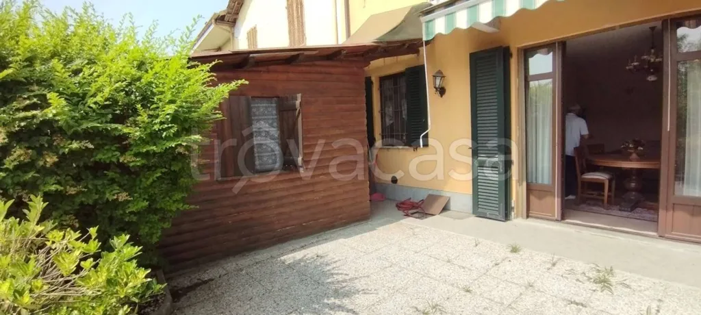 Terrasse - Three-Level House with Terrace in Fossano