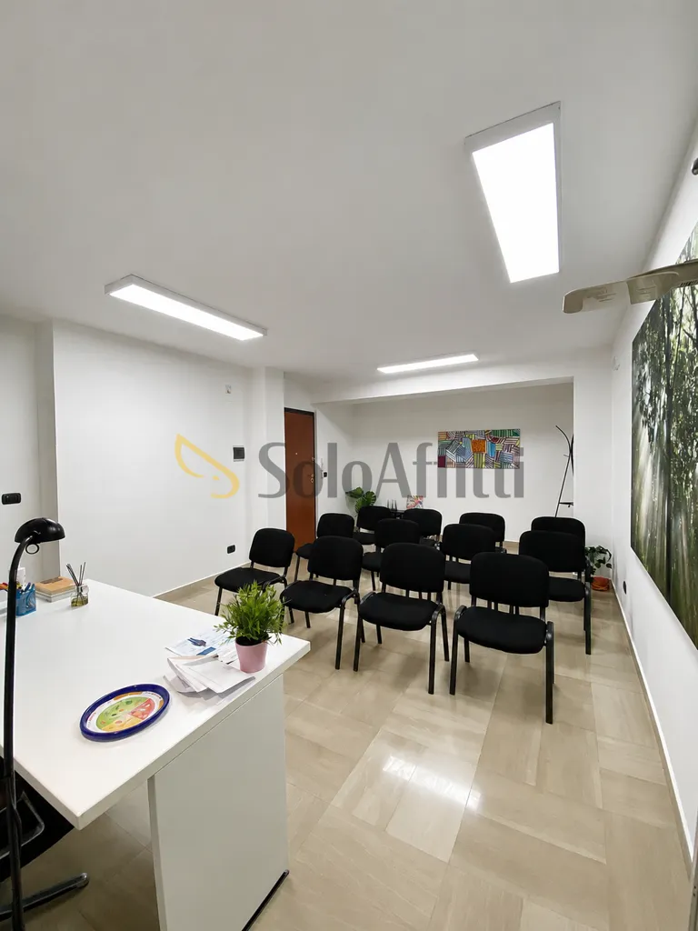 2-room commercial property in Barletta