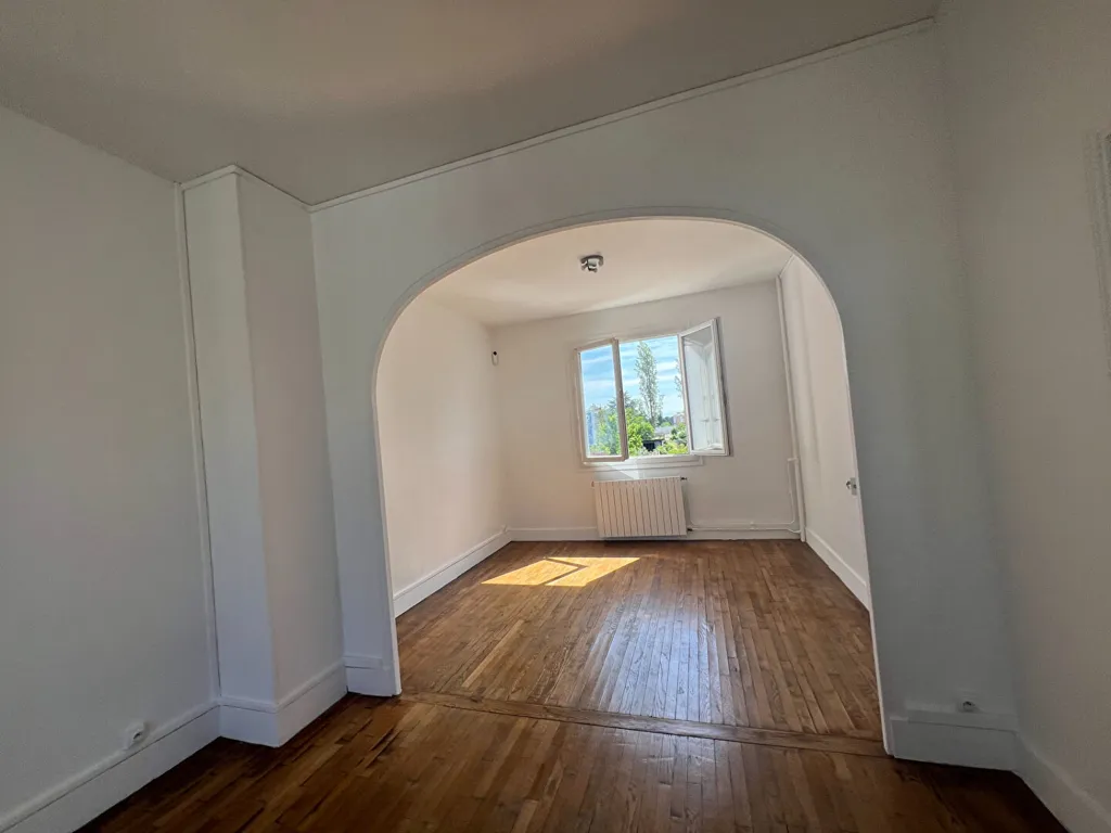 Toad - 4-Bedroom House with Garden in Nevers