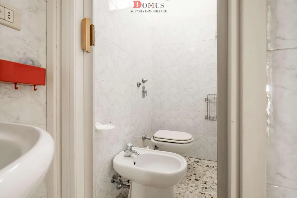 Salles de bain - Central Bilocale to Renovate in Mantova