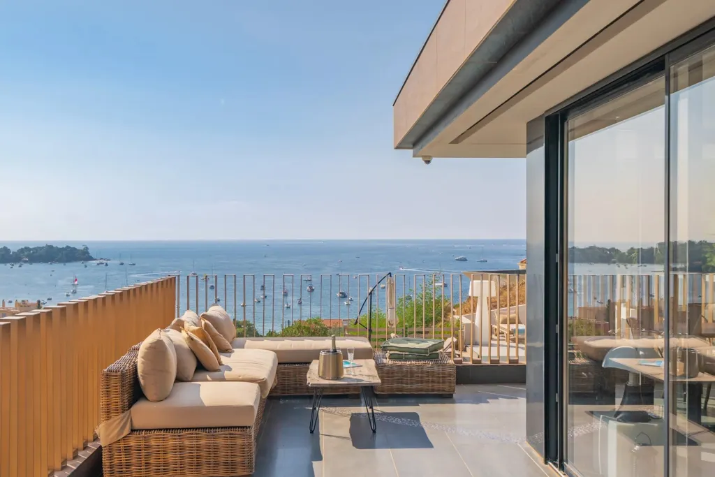Terrasse - Villa Contemporaine avec Vue Panoramique sur la Mer à Saint-Raphaël
