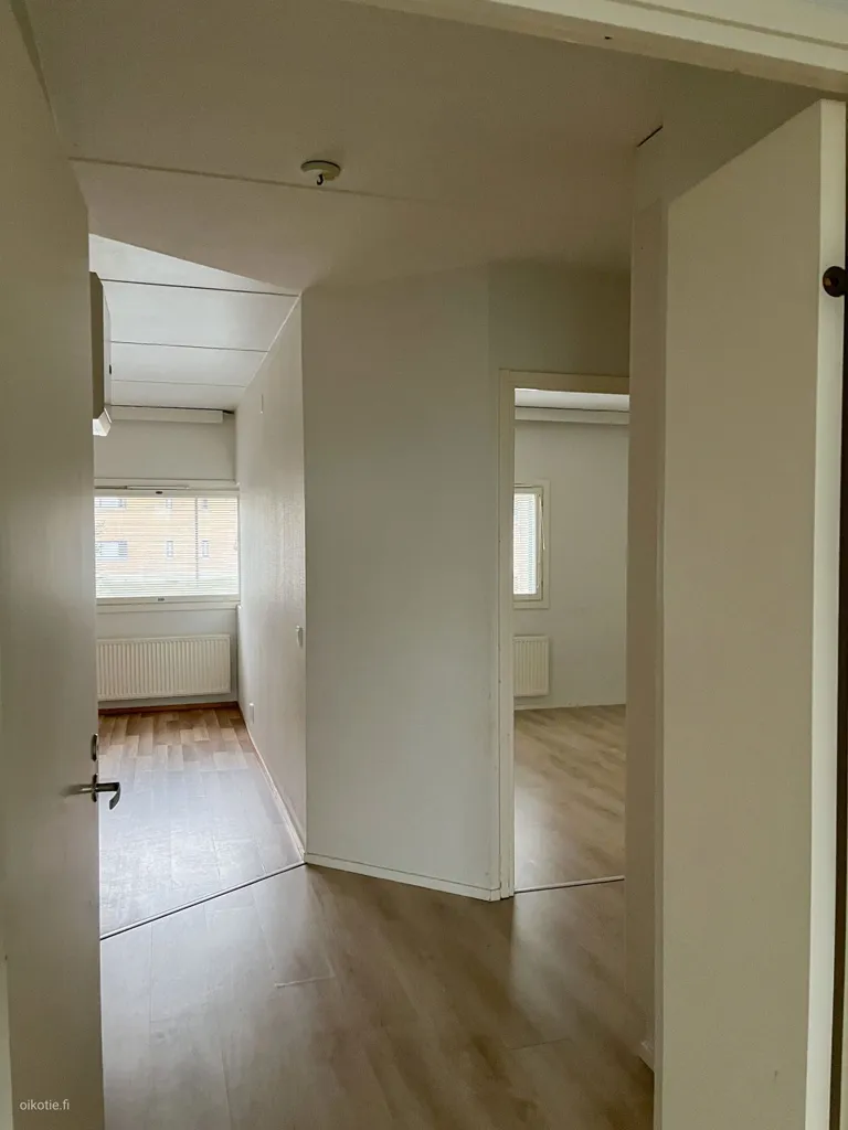 Esik - Spacious Flat with Balcony in Länsimäki, Vantaa