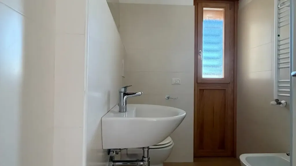 Salles de bain - Ground Floor Bilocale with Private Garden in Rome