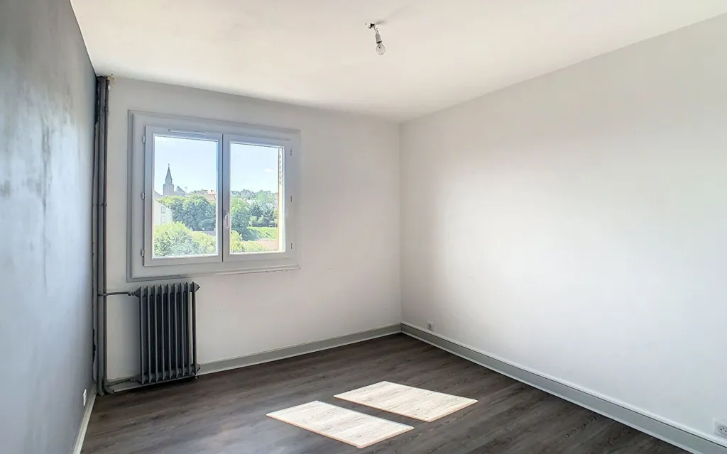 Pièces - Appartement avec Vue sur Aurillac au 3ème Étage