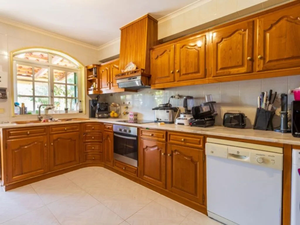 Cuisine - Luxury Villa with Pool in Alcantarilha