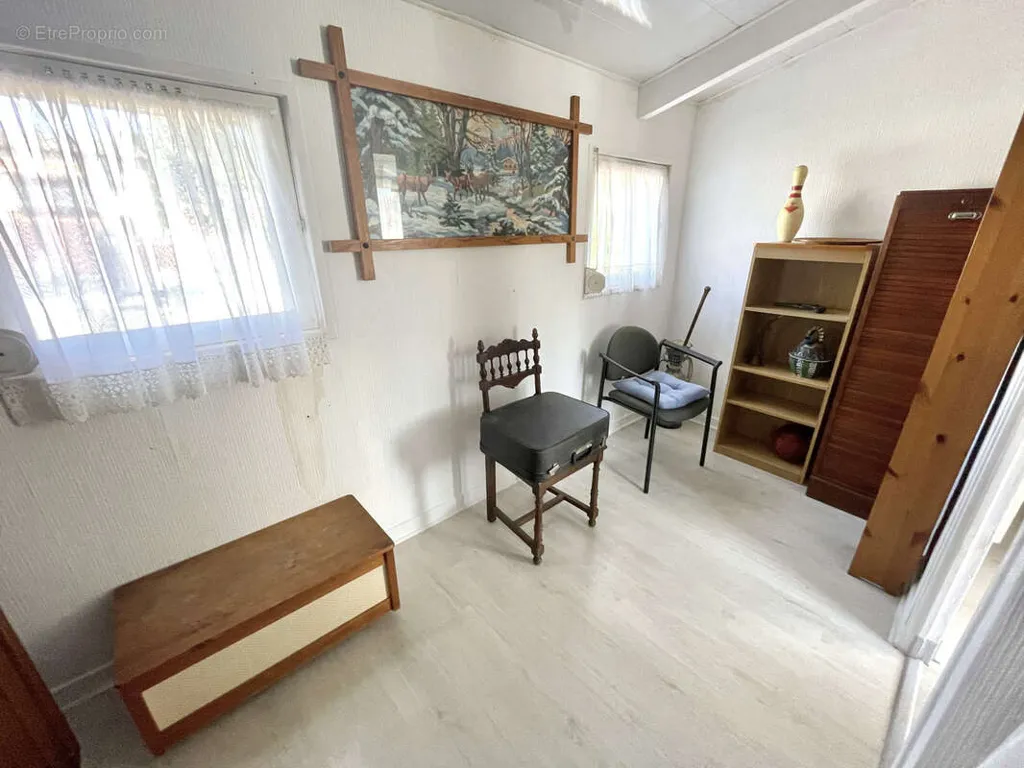 Chambres - Maison à Réinventer avec Accès Véhicules à Remicourt