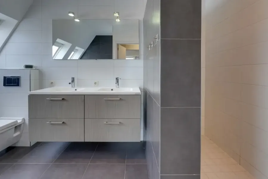 Salles de bain - Ensemble Mixte Résidentiel et Professionnel à Pecq