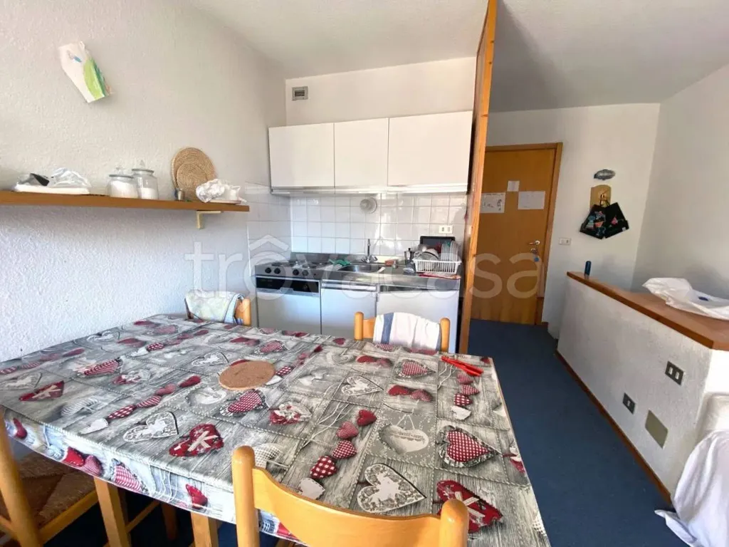 Dining Room - Duplex Apartment with Ski Access in Cesana Torinese