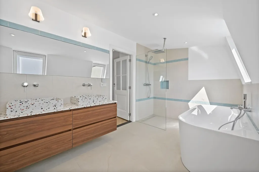 Salles de bain - Luxury Apartment with Garden in Den Haag