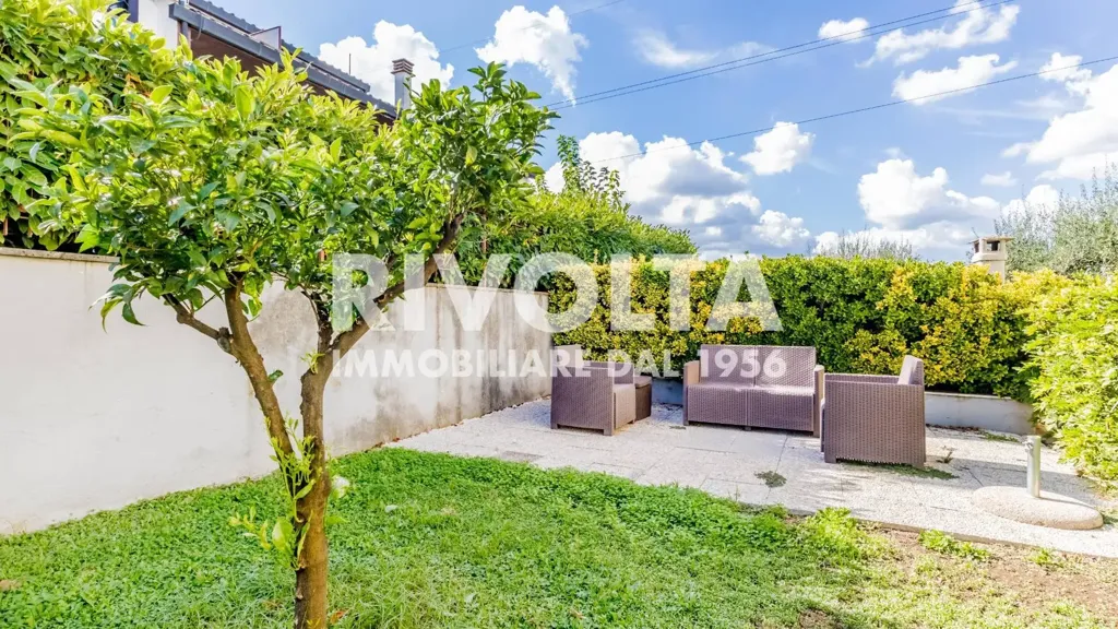 Jardin - Terraced Villa with Panoramic Terrace in Guidonia Montecelio