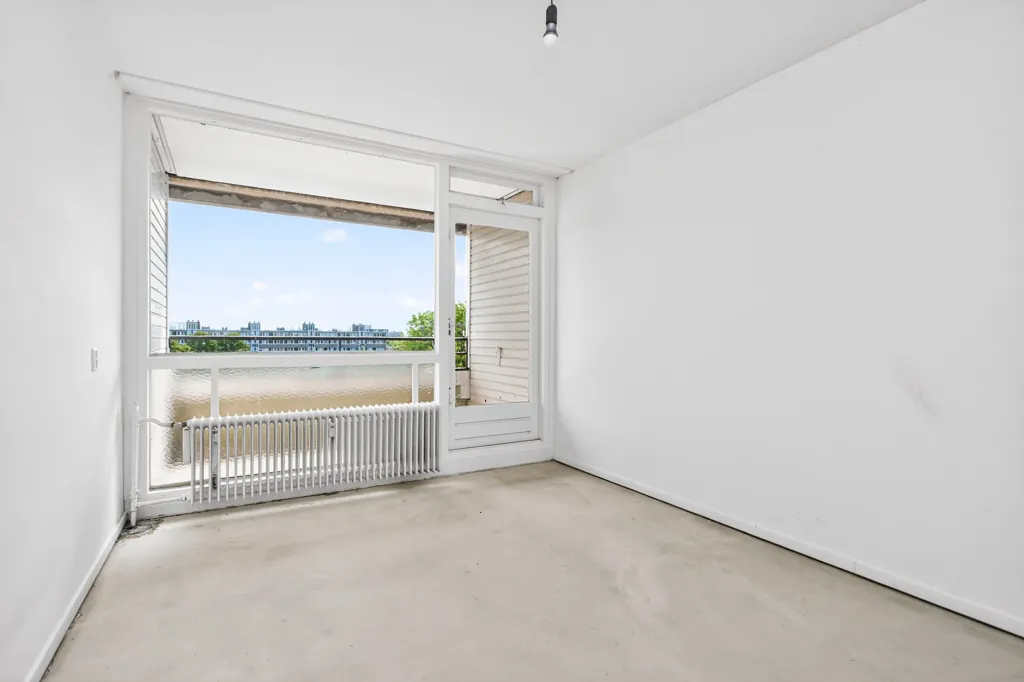 Pièces - 4-Bedroom Apartment with Balcony in Overvecht