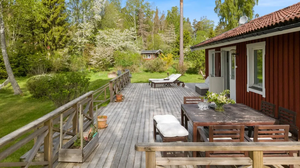 Terrazza - Well-Maintained Cottage with Garden in Runmarö