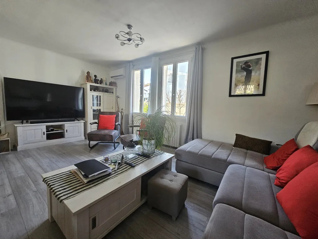 Elutuba - Split-Level House with Pool in Lunel