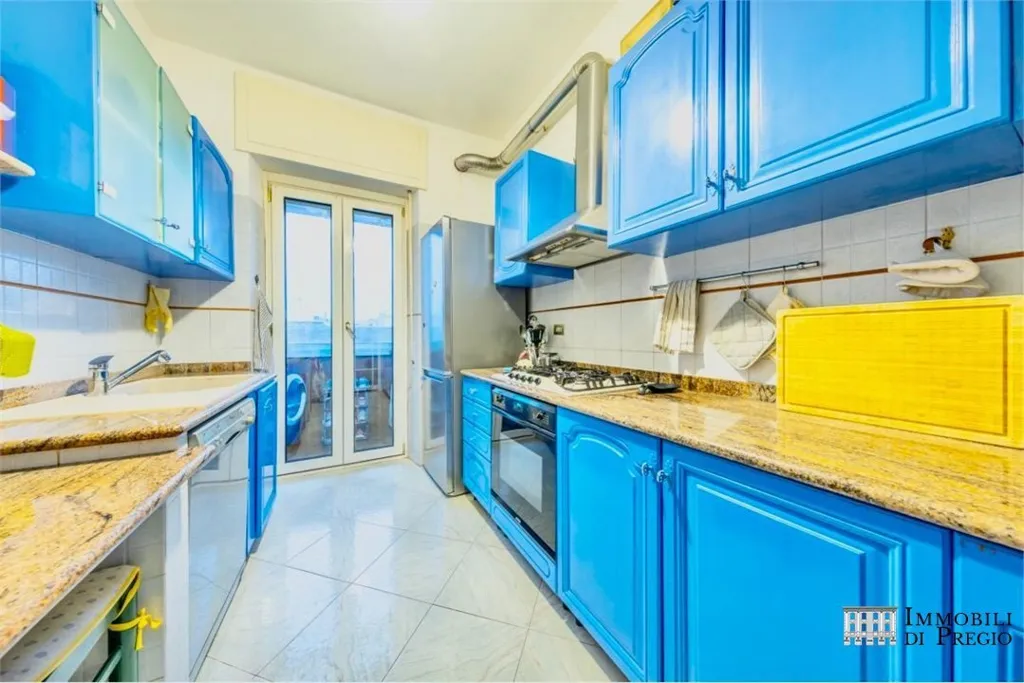Cuisine - Charming Trilocale with City View in Milan