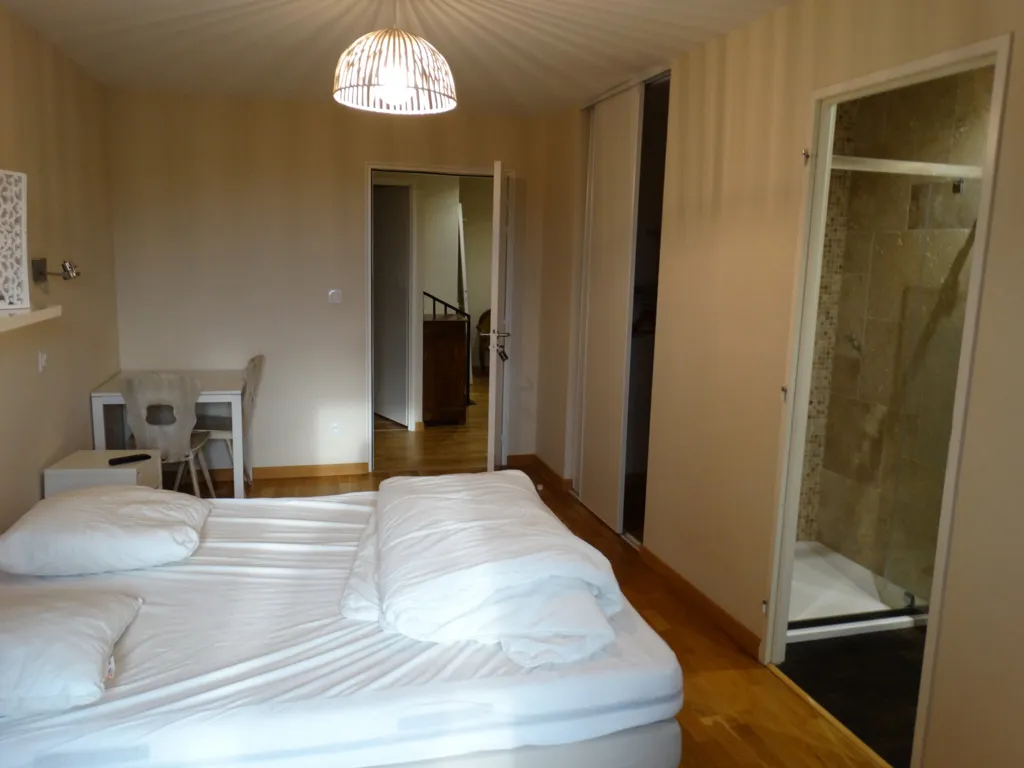 Chambres - Ensemble Immobilier avec Gîte en Drôme des Collines