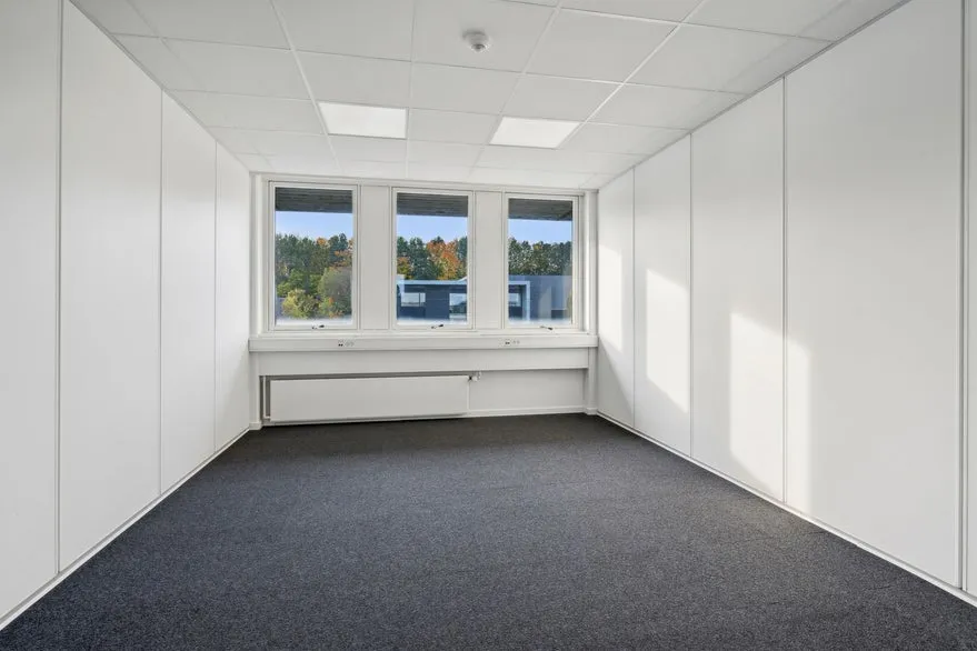 Kabinet - Office Space with Kitchen on Gunnar Clausens Vej