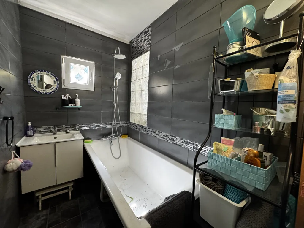 Salles de bain - Appartement 3 Pièces avec Balcon et Ascenseur à Sassenage