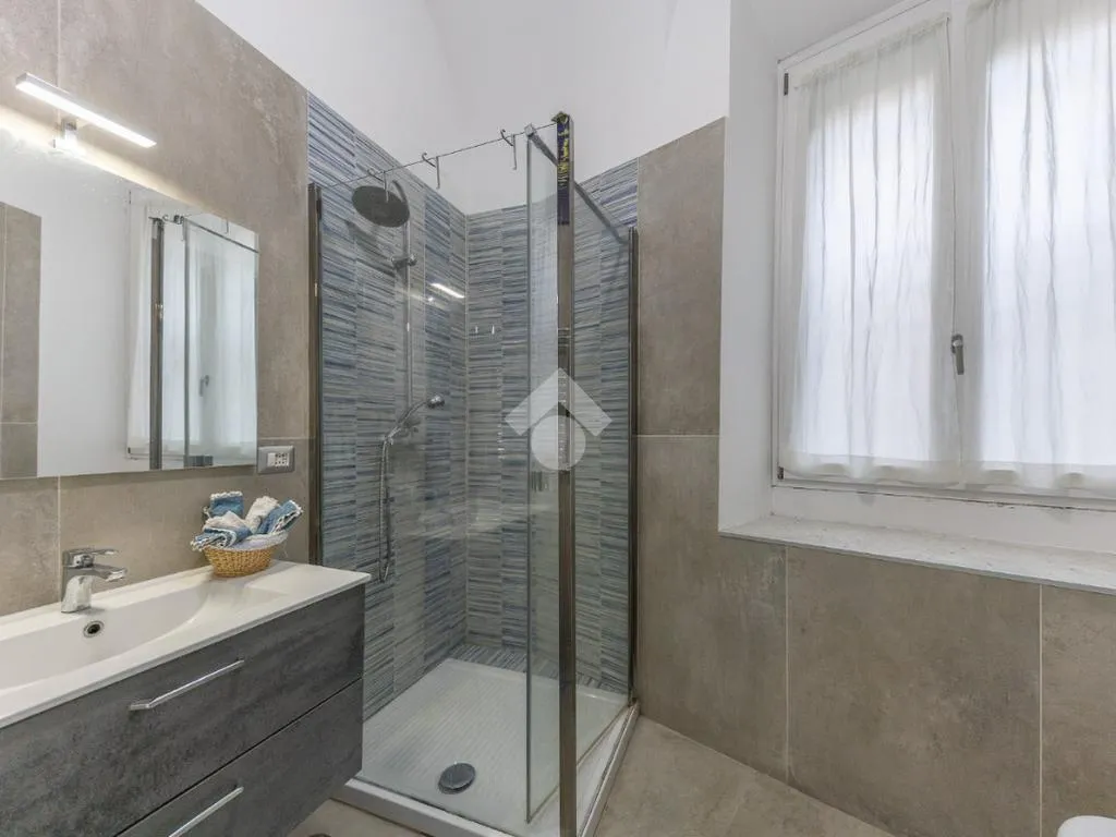 Salles de bain - Elegant 3-Room Apartment in Central Rome