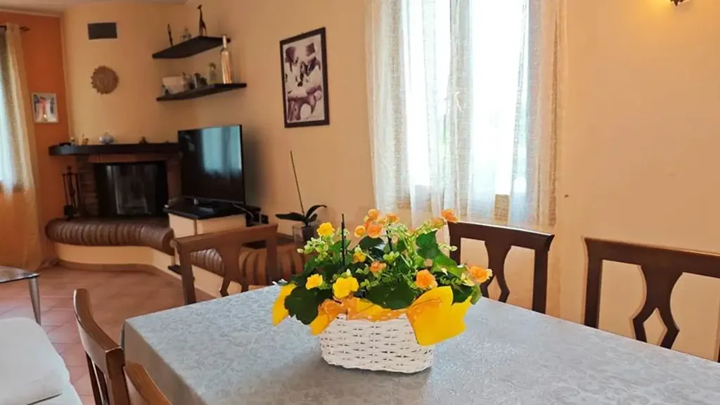 Dining Room - Villa with Pool and Garden in Correggio