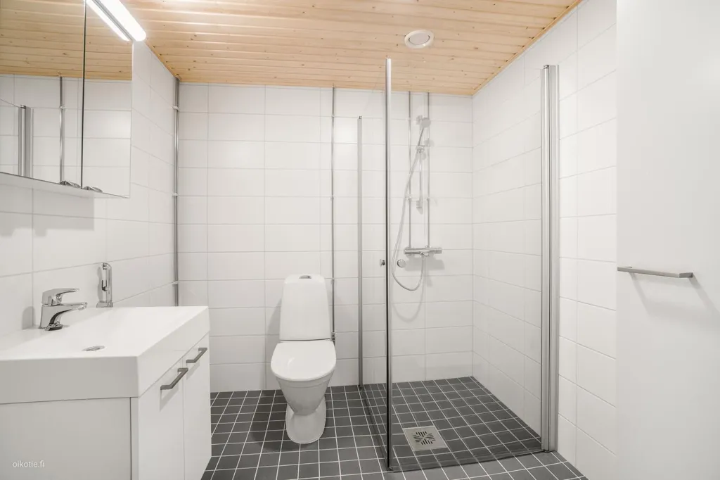 Salles de bain - Modern Apartment with Balcony in Kerava Centre