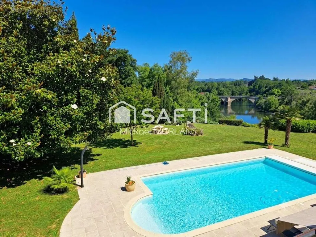 Piscine - Maison avec Vue Panoramique sur Navarrenx