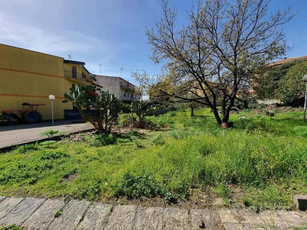 Aed - 3-Storey Development with Land in Linguaglossa