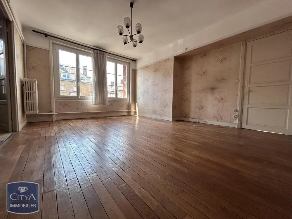 Stanze - Spacious Apartment with Potential in Charleville-Mézières