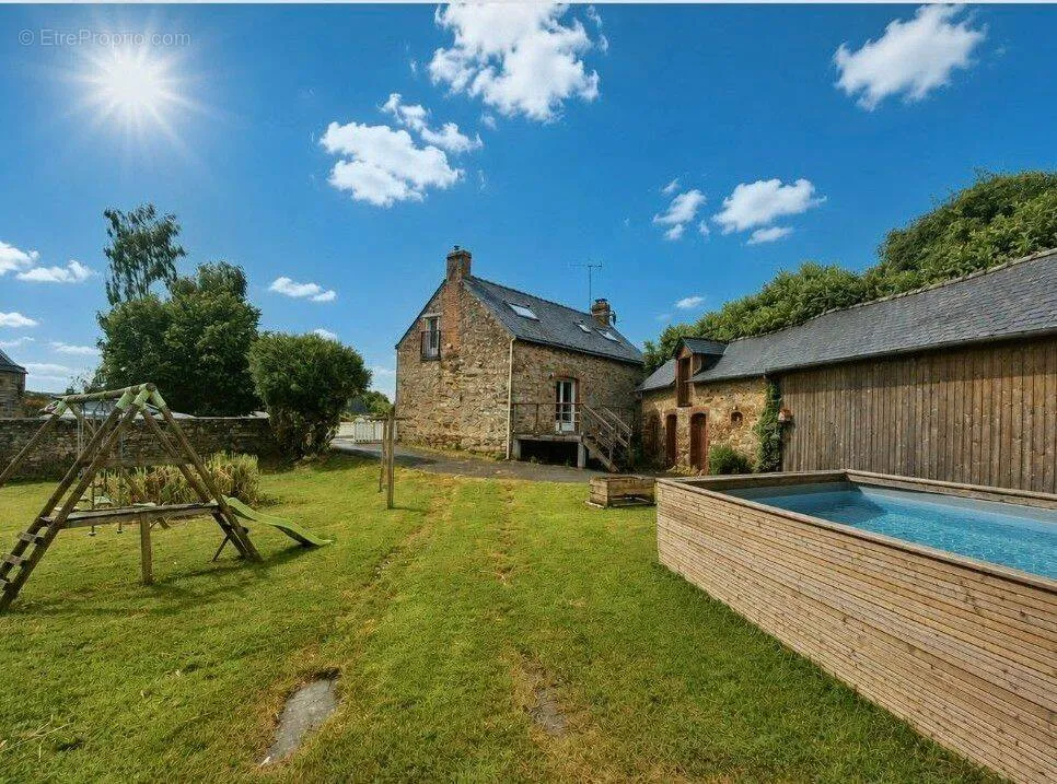 Piscine - Maison de Bourg avec Jardin à Noyal-sur-Brutz