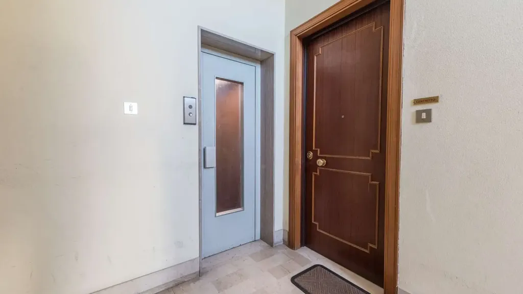 hallway_entrance