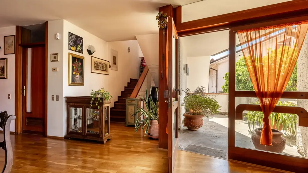 hallway_entrance