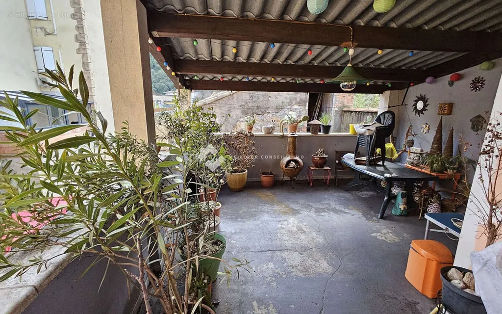 Terrasse - Appartement de 572 m² avec Parking à Bessèges