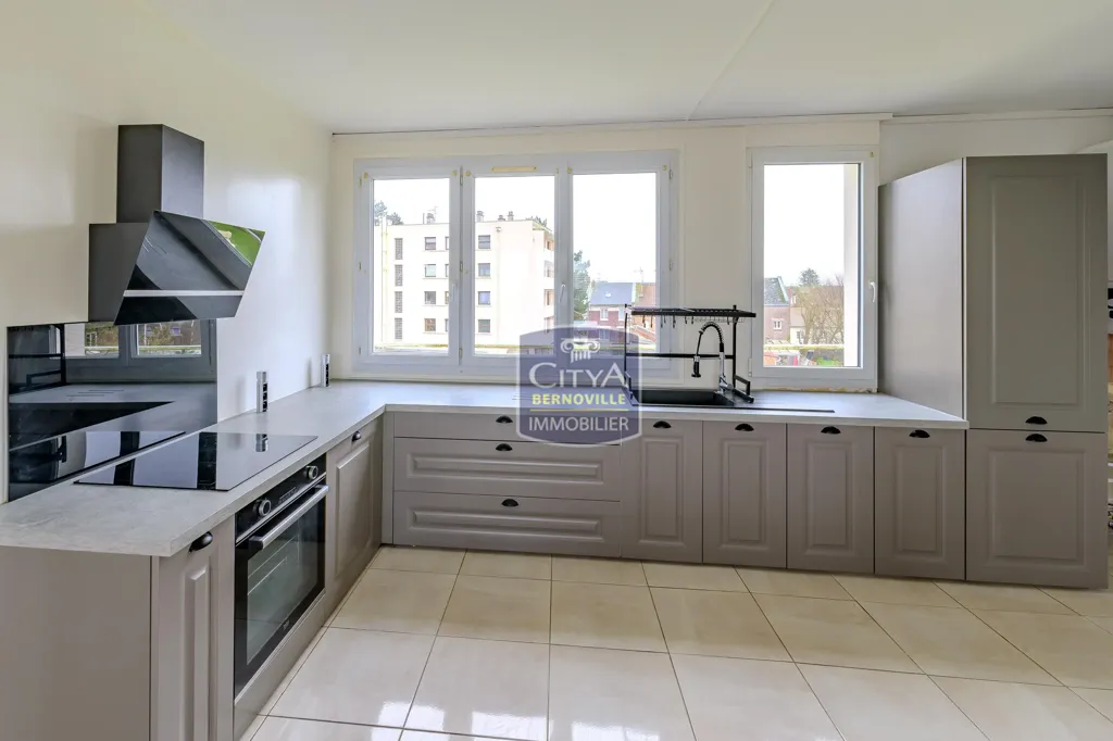 Cuisine - Appartement Lumineux avec Balcon à Saint-Quentin