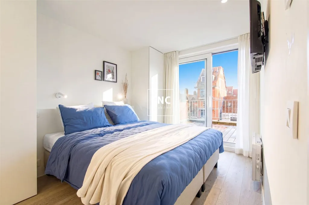 Chambres - Penthouse Rénové avec Terrasses Spacieuses près du Front de Mer
