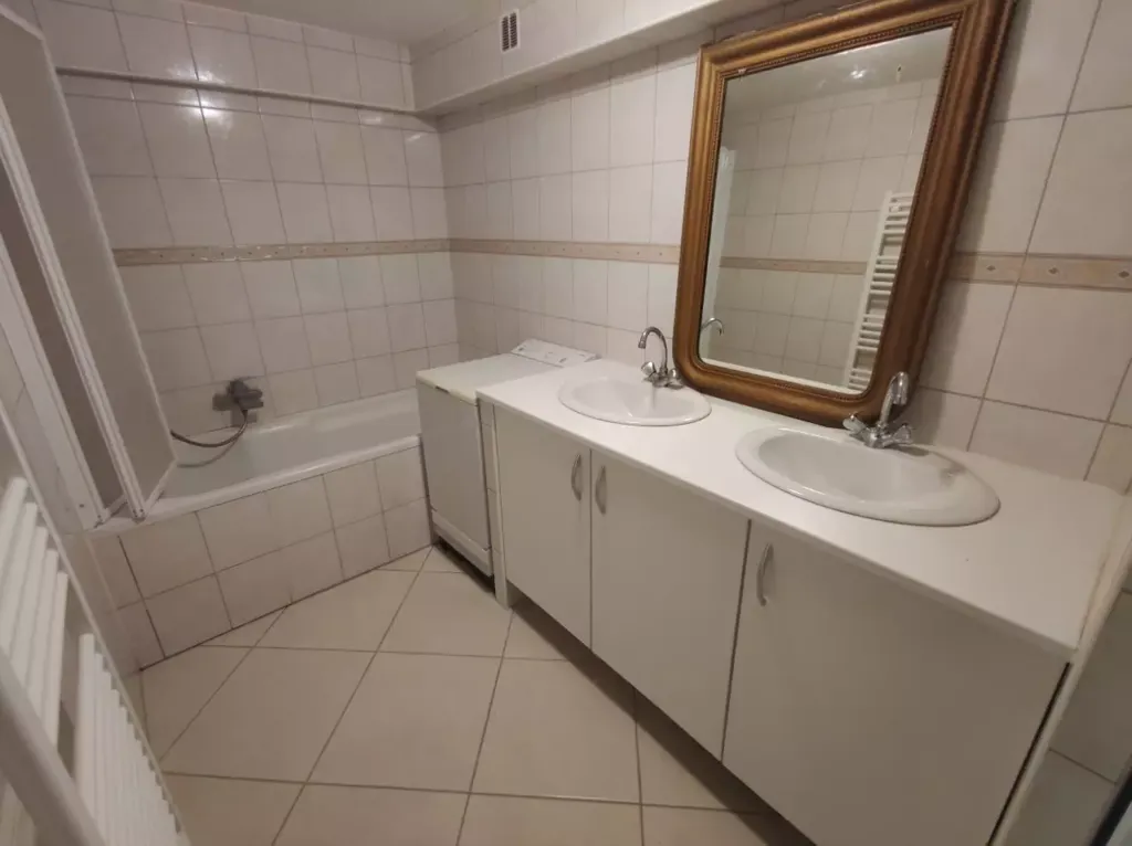 Salles de bain - Grange Rénovée avec Vue Montagne à Valdeblore